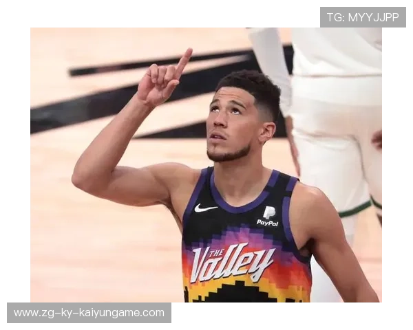 布克突破分球，太阳进攻流畅无阻